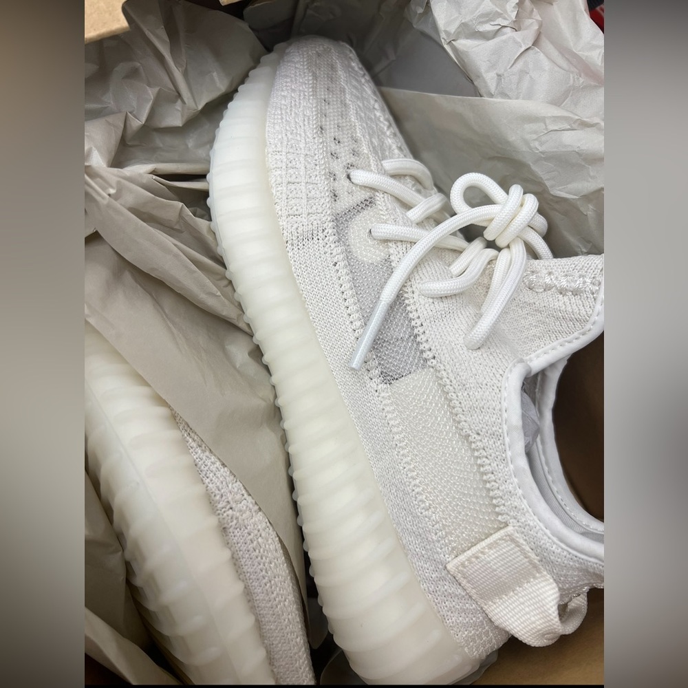 Bone Yzy size 5 worn a few times . Will do trade for Yzy slides in bone size 4